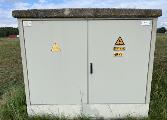 Komercapbūves zeme stratēģiski izdevīgā vietā Ādažos (Stapriņos). A1 (Via Baltica) šosejas malā!